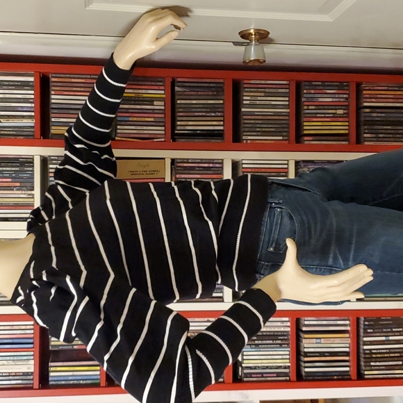 Black striped sweater with puffy sleeves - Picture 3 of 4